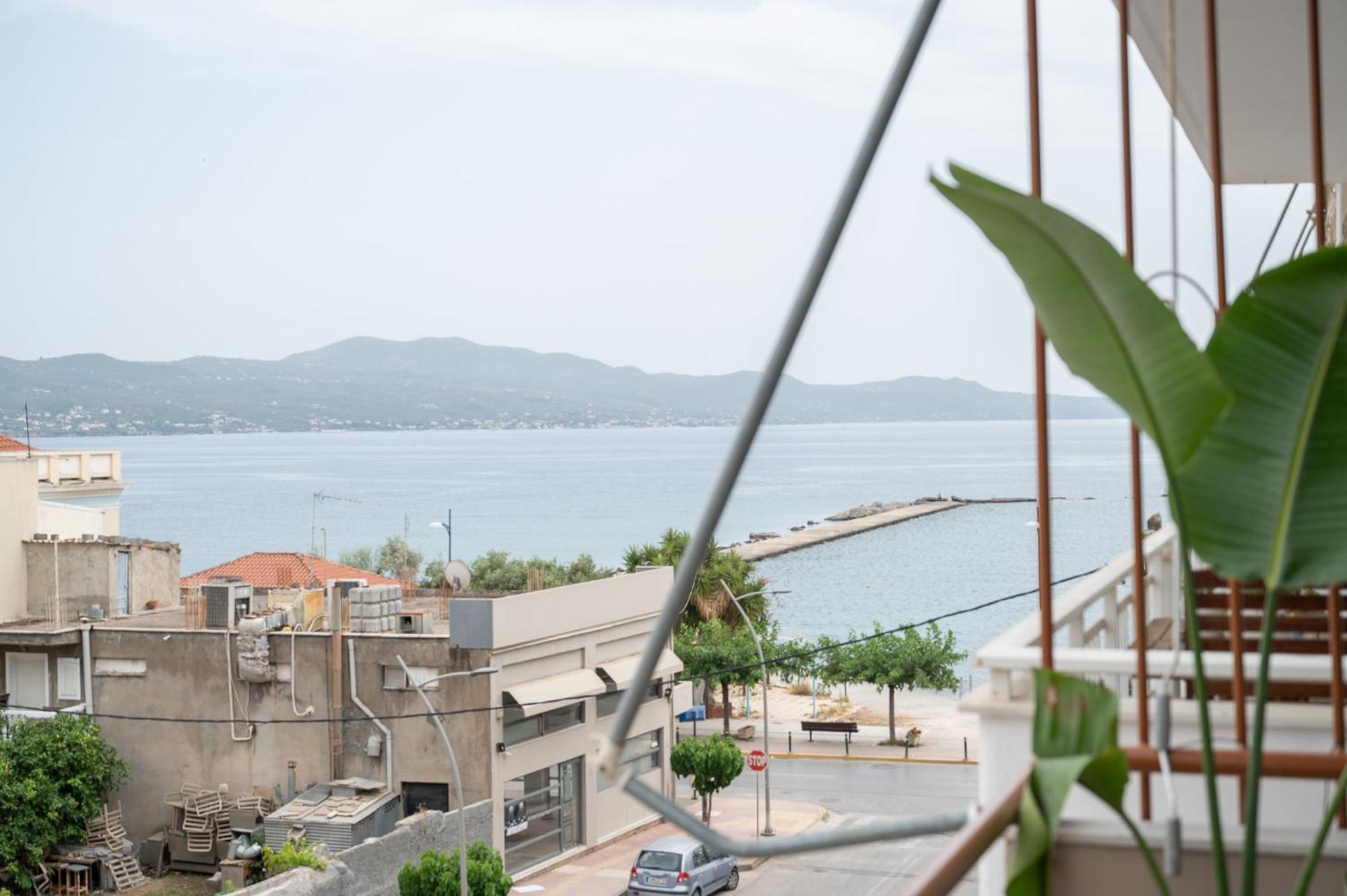 Apartamento Infinity Blue Next To The Sea Kalamata Exterior foto
